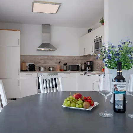 Maisonette Fewo Ostseeflair By Seeblick Ferien, Direkte Wasserlage, E-ladesaeule דירה